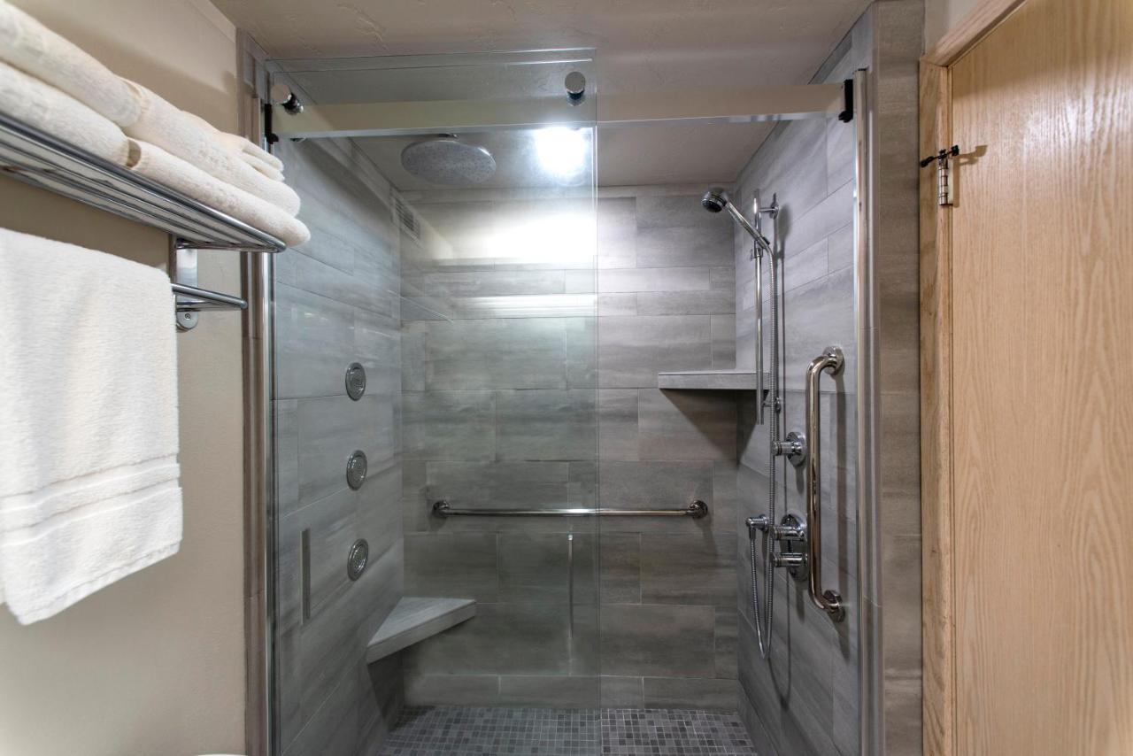 King Suite with Hot Tub