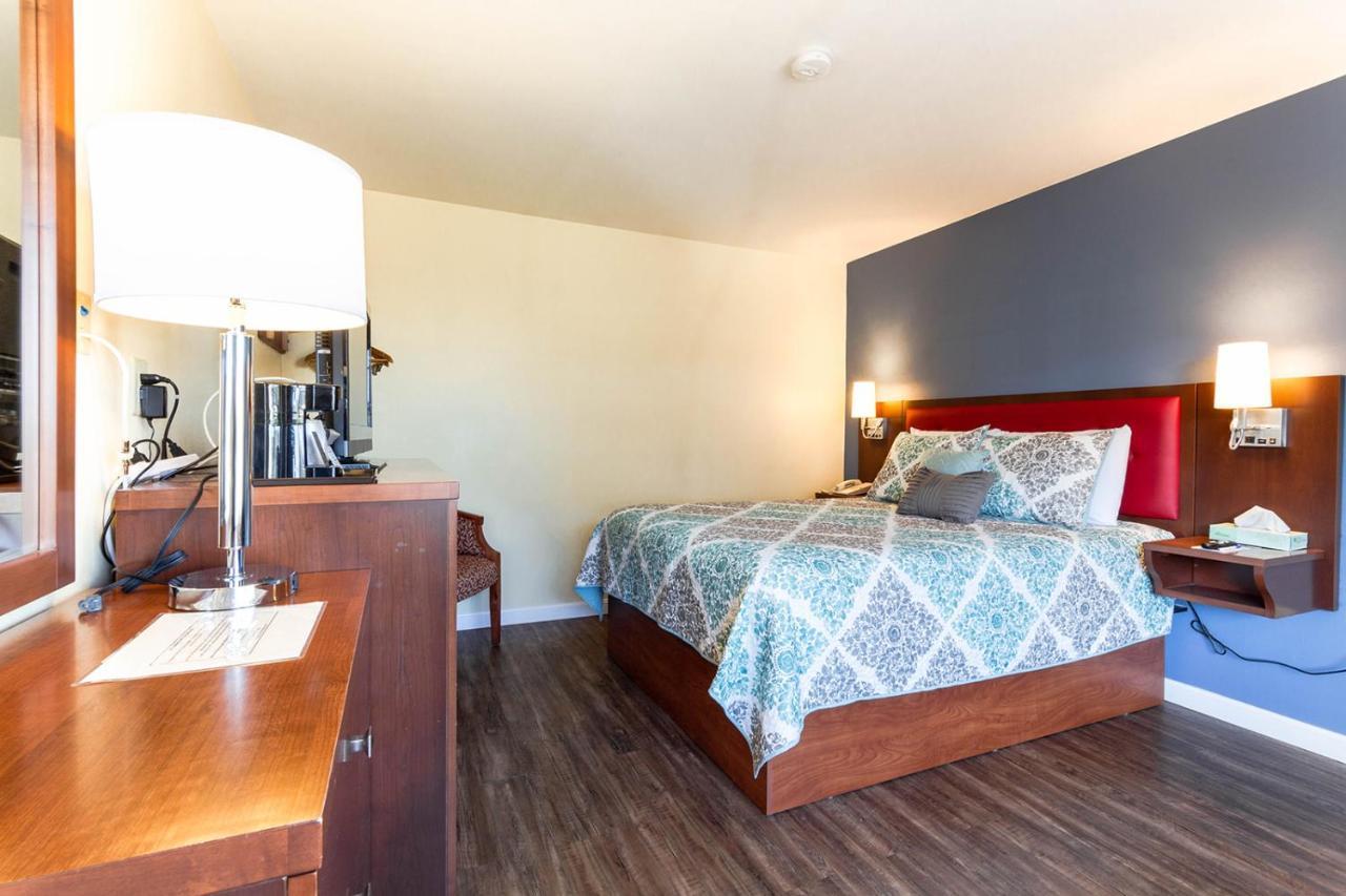Full Ocean View Room 1 Queen Bed Sofa Bed & Kitchenette FOV1FBK