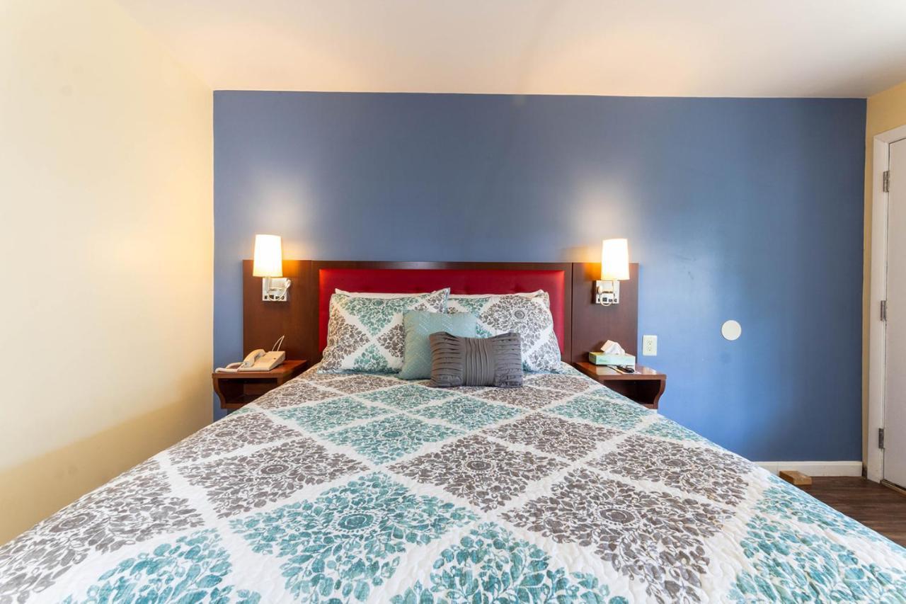 Standard Queen Room