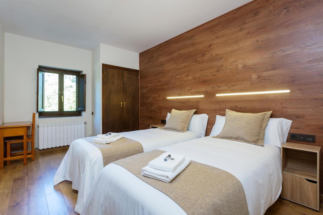 Double or Twin Room Private Bathroom