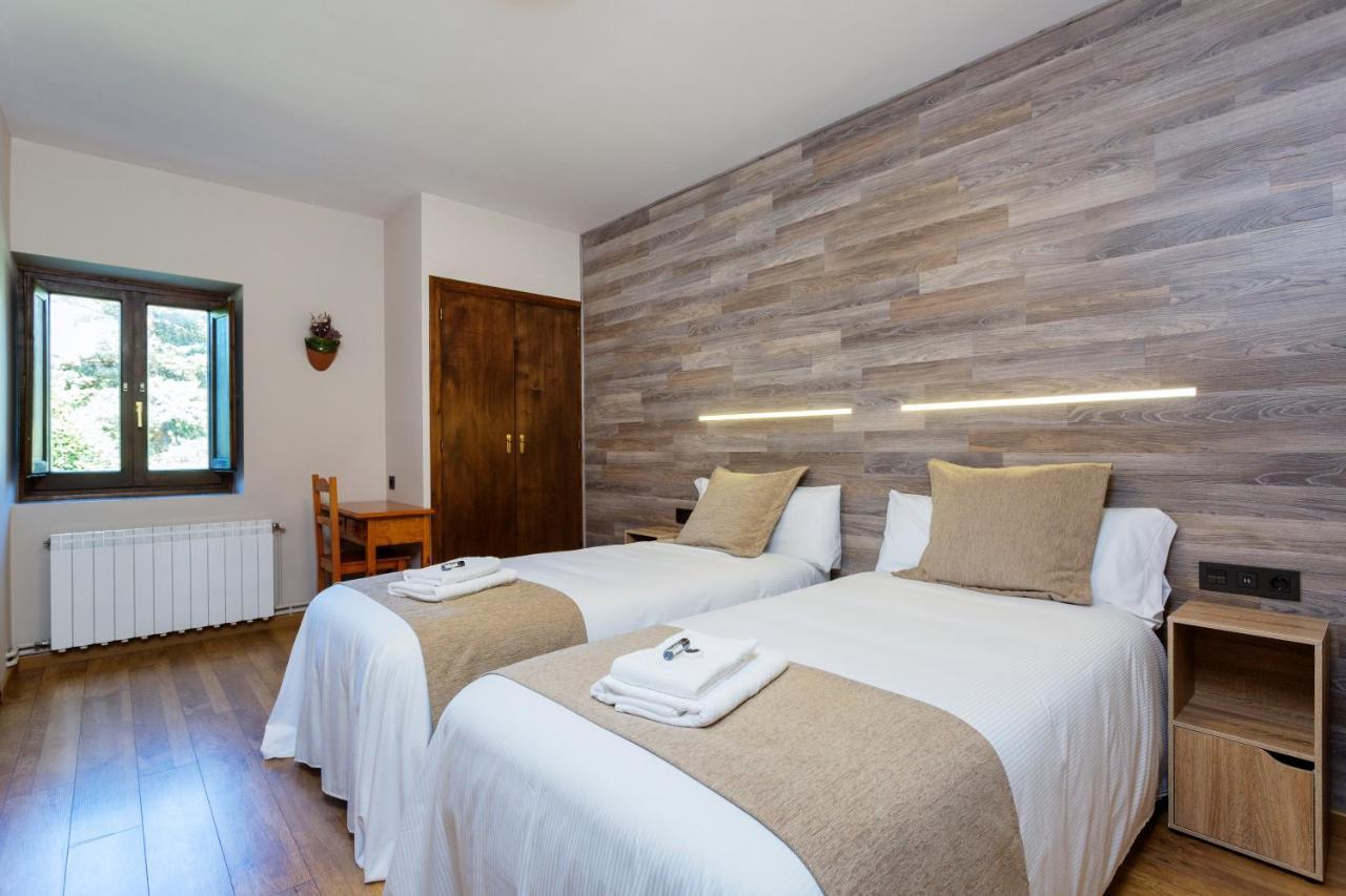 Double or Twin Room Private Bathroom