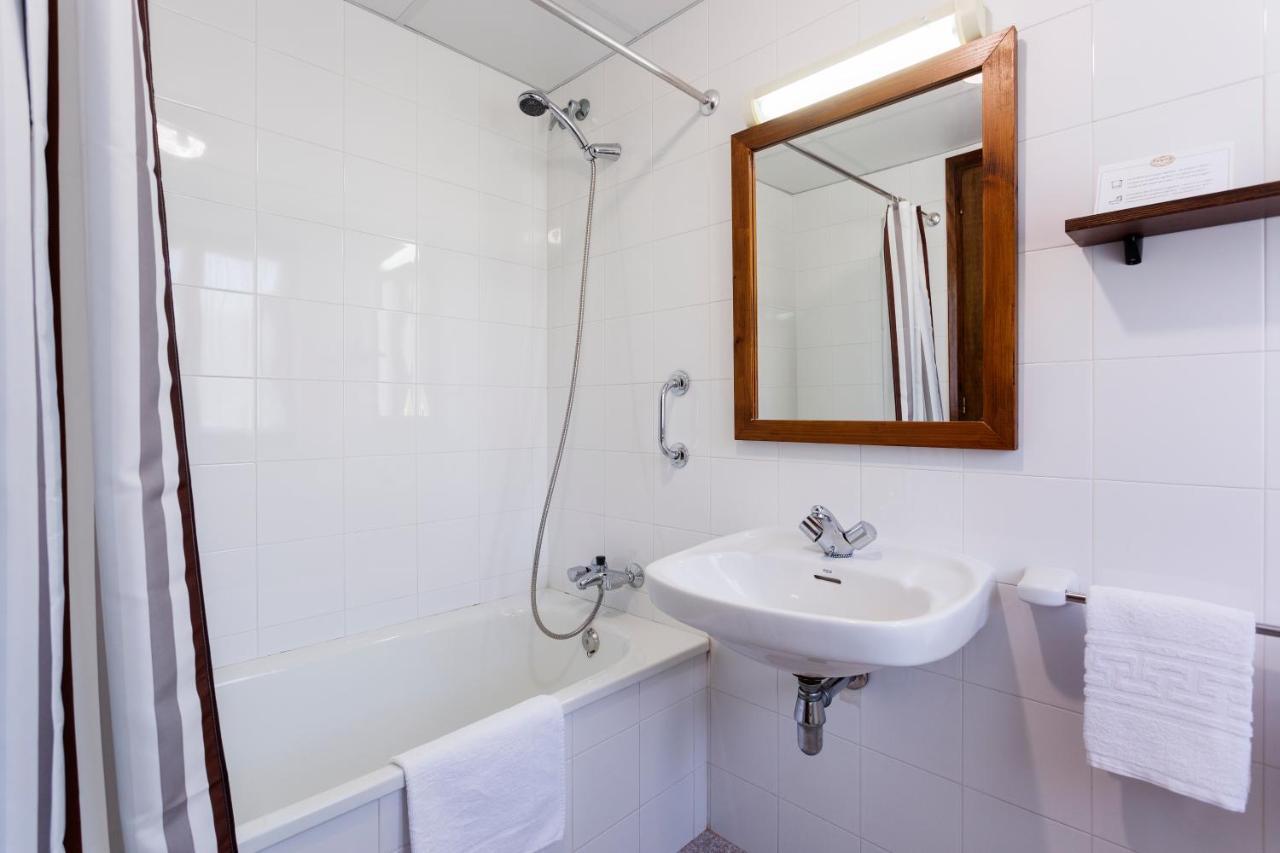 Double or Twin Room Private Bathroom