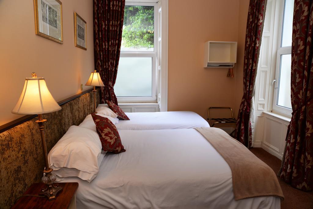Camera Tripla