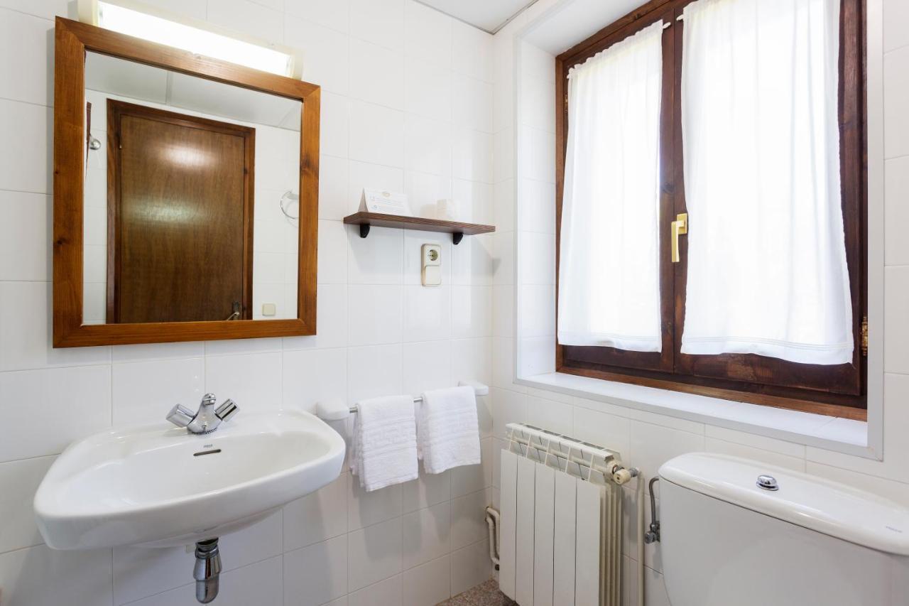 Double or Twin Room Private Bathroom