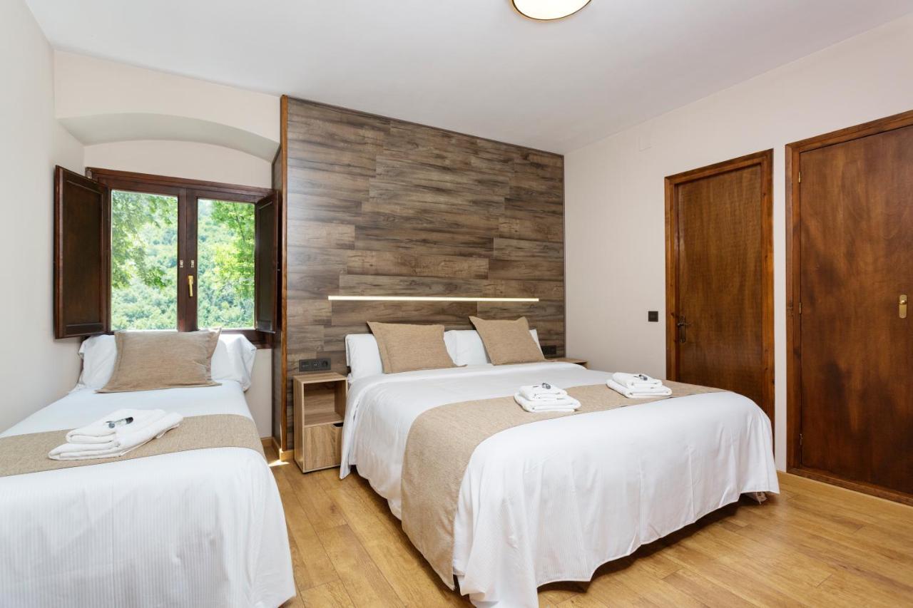 Double or Twin Room Private Bathroom