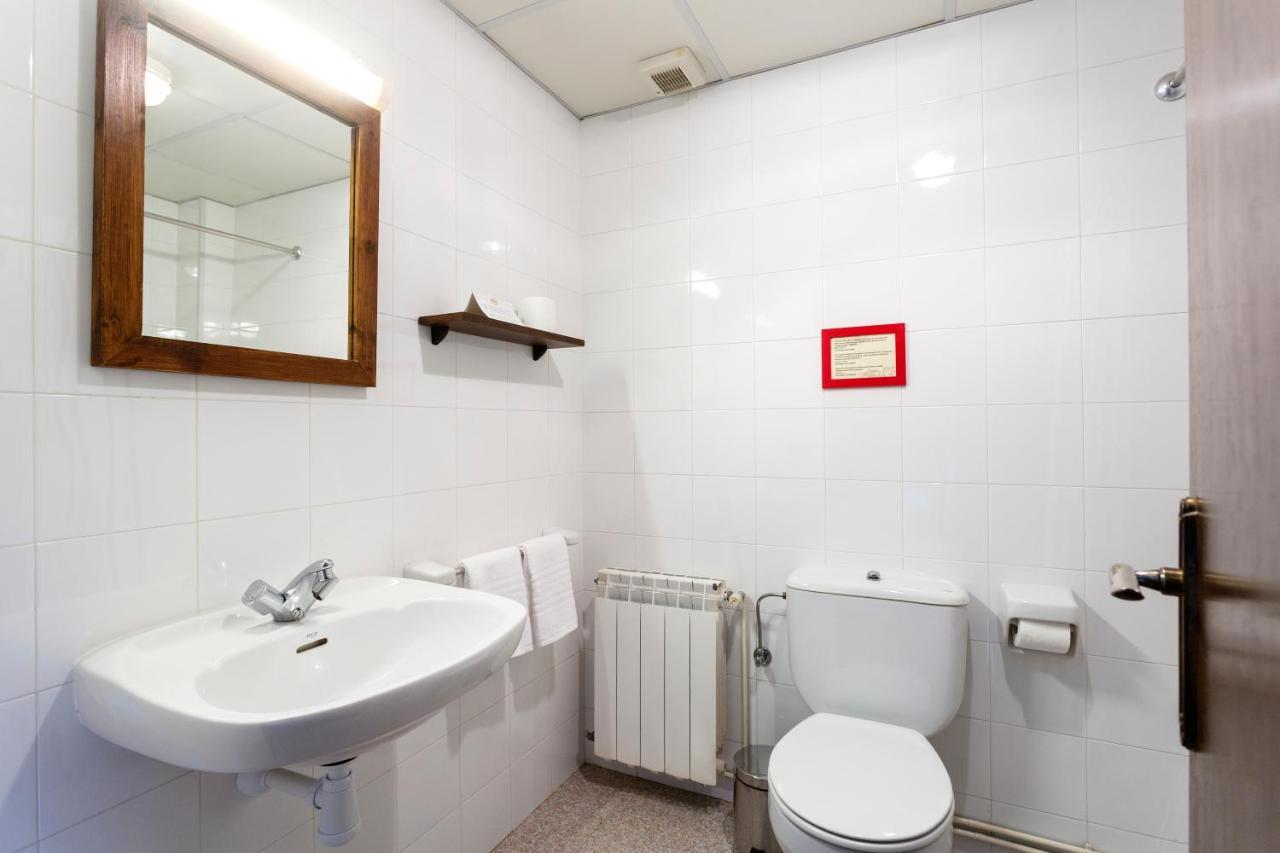 Double or Twin Room Private Bathroom