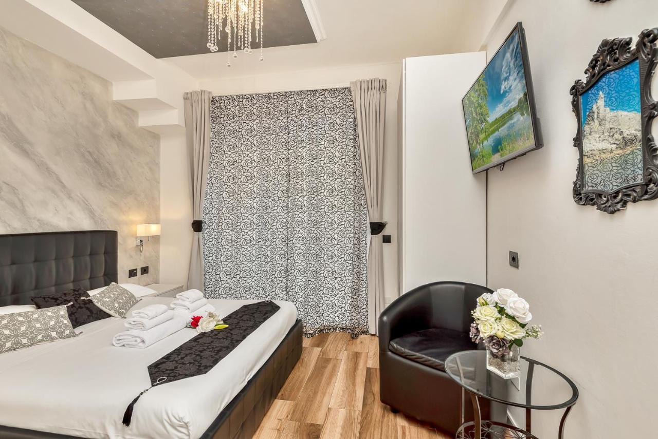 Double Room Private Bathroom