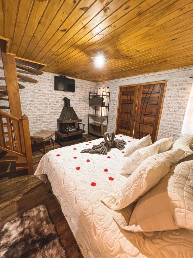 Chalé Duplex com Banheira de Hidromassagem