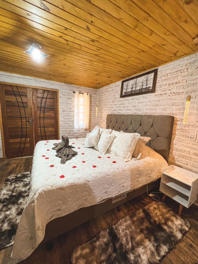 Chalé Duplex com Banheira de Hidromassagem