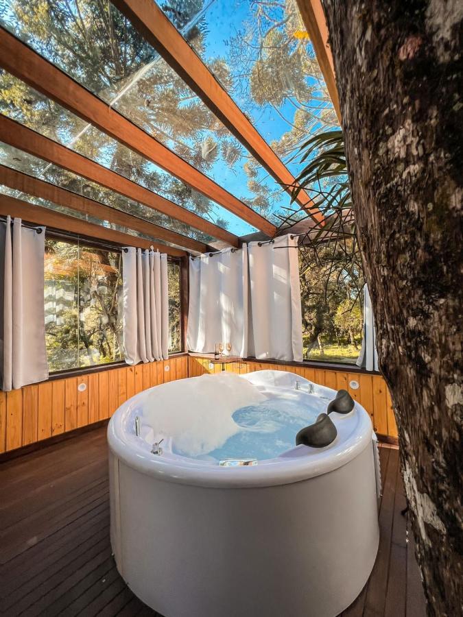 Chalé Duplex com Banheira de Hidromassagem