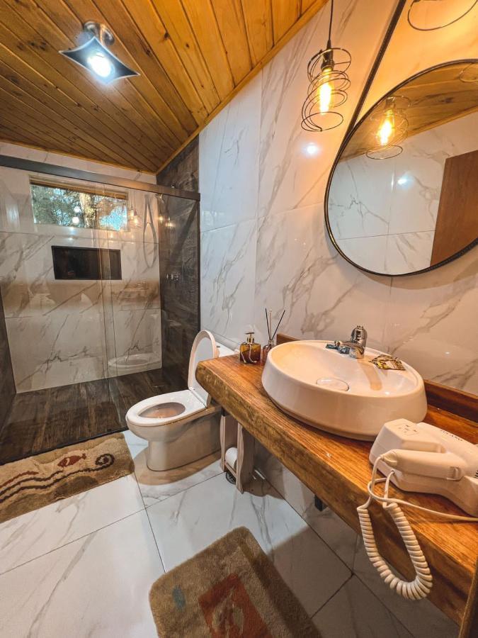 Chalé Duplex com Banheira de Hidromassagem