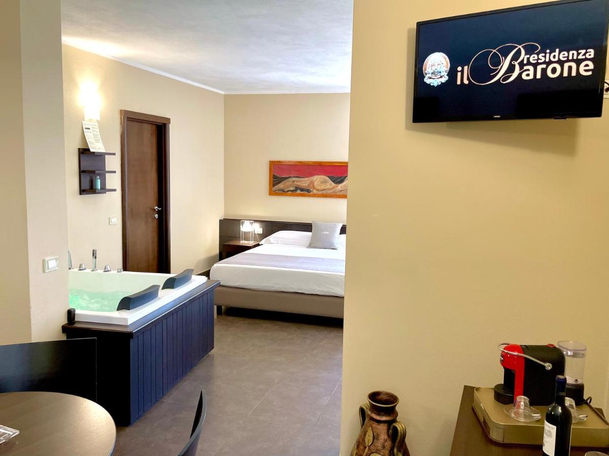 Deluxe Suite Spa Bath