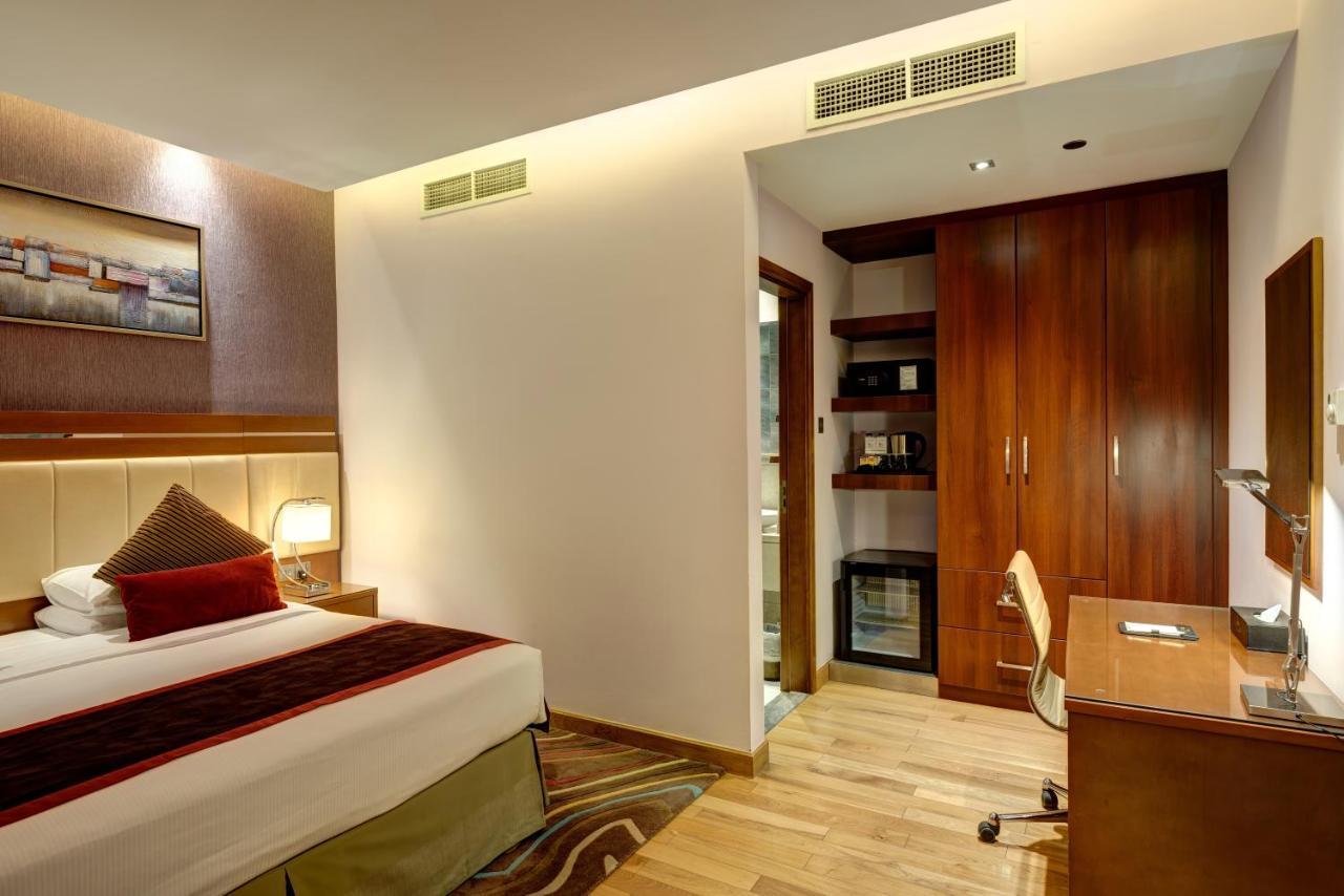 Deluxe One-Bedroom Suite