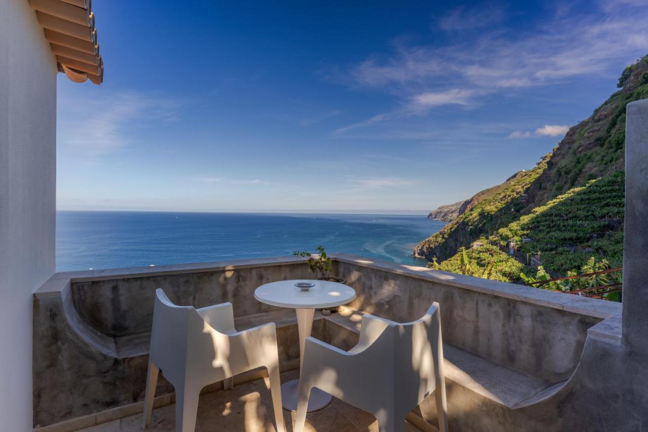 Double or Twin Room Side Sea View