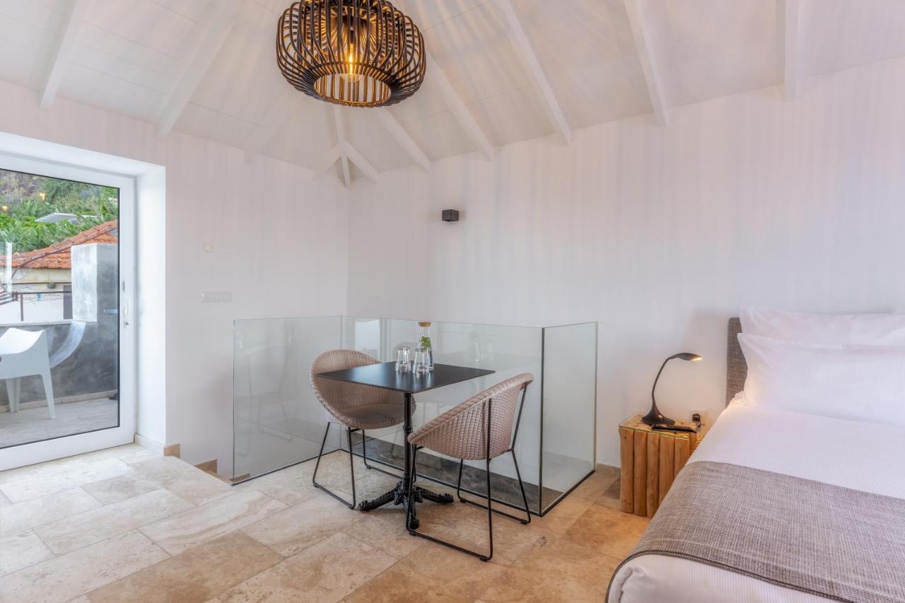 Double or Twin Room Side Sea View