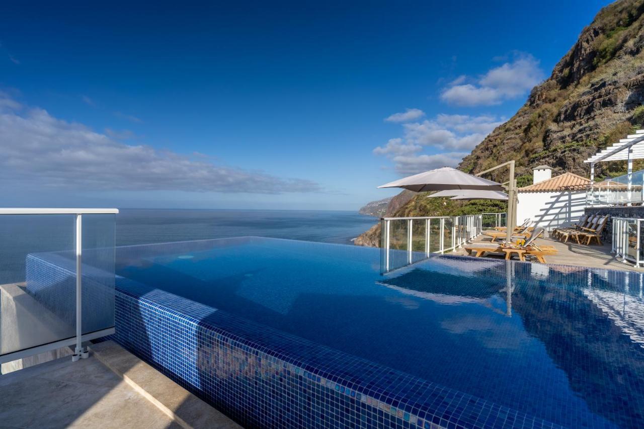 Double or Twin Room Side Sea View