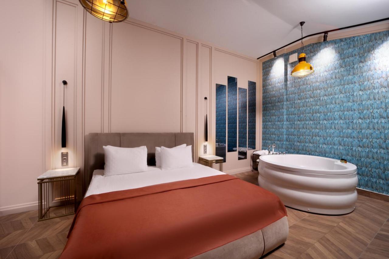King Suite Spa Bath