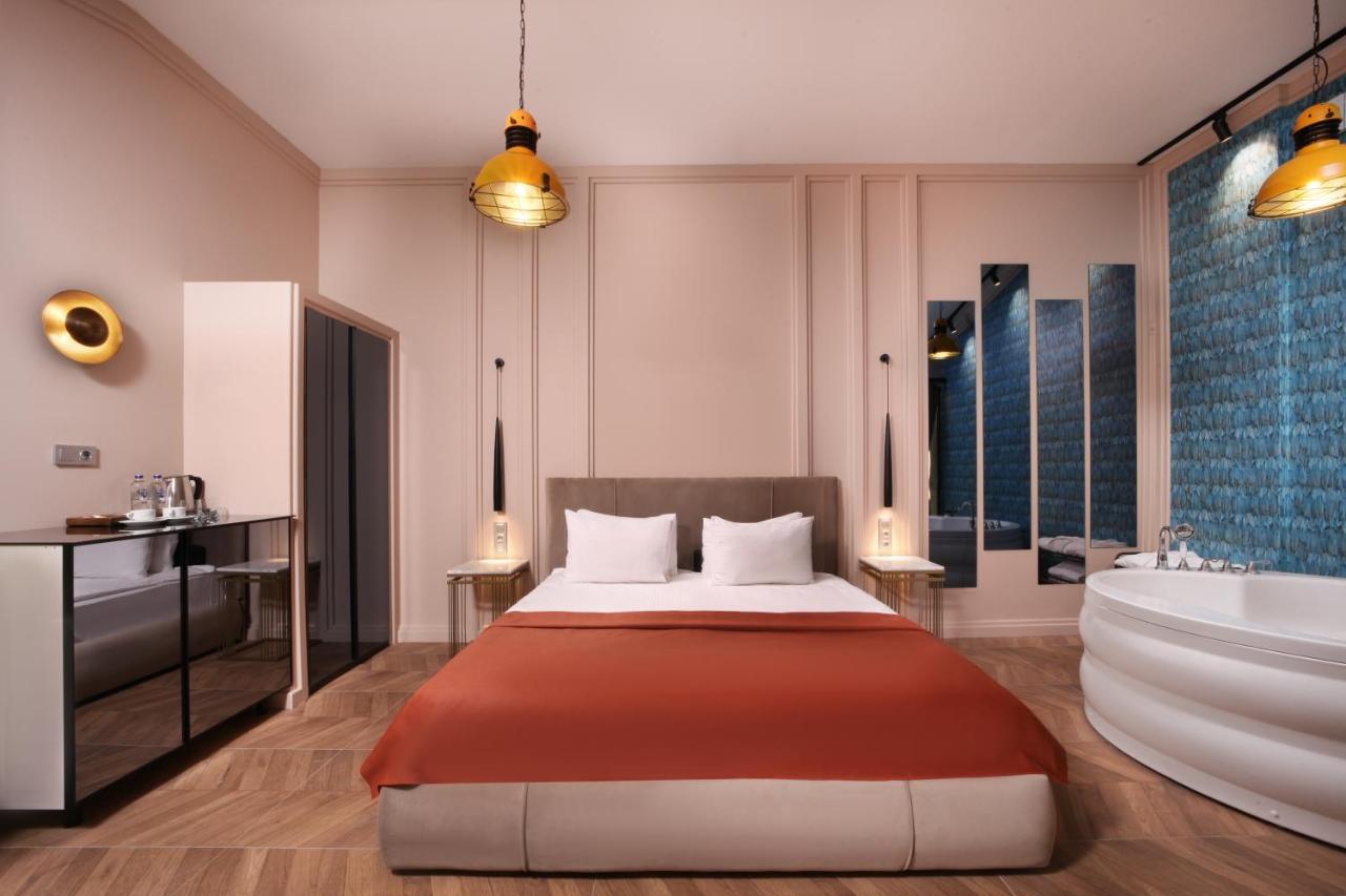 King Suite Spa Bath
