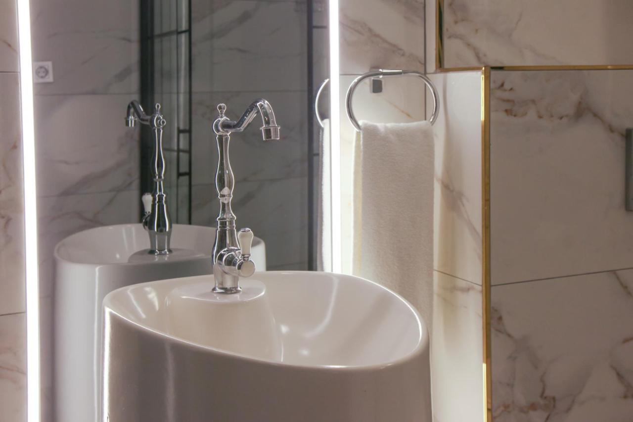 King Suite Spa Bath