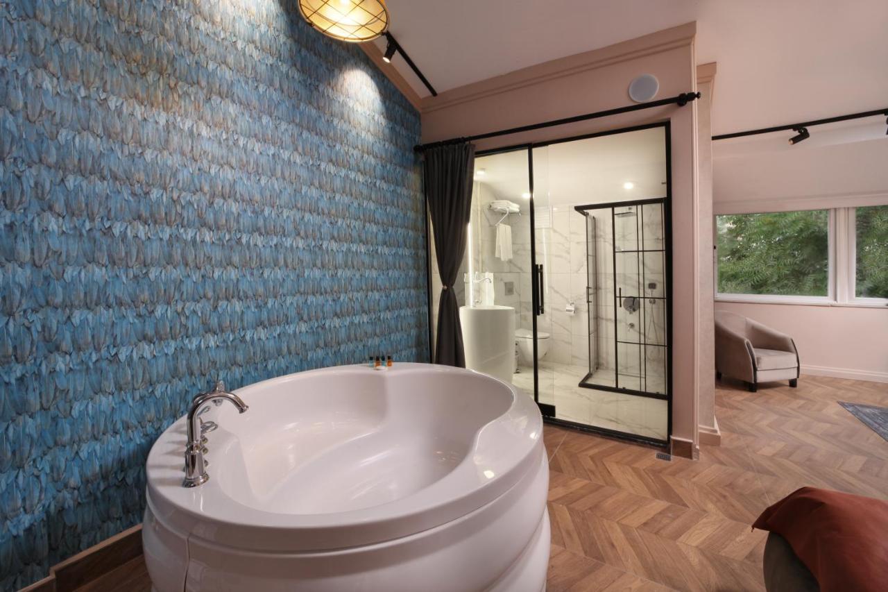 King Suite Spa Bath