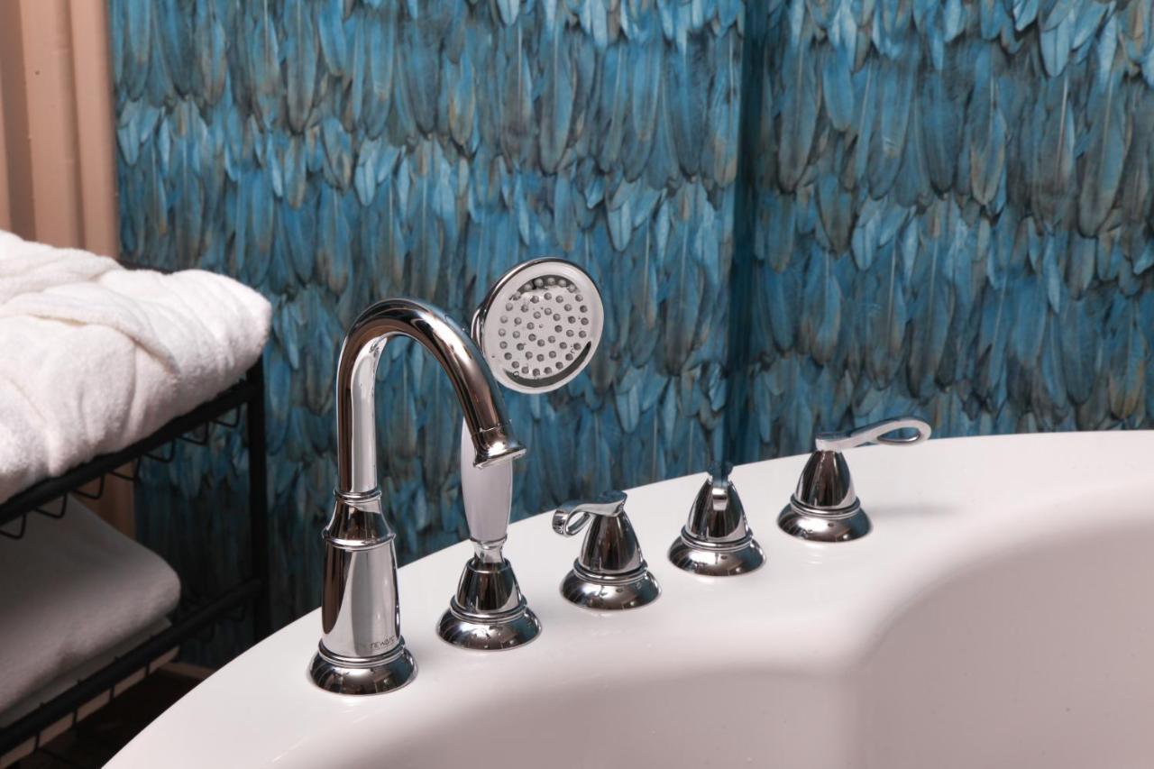 King Suite Spa Bath