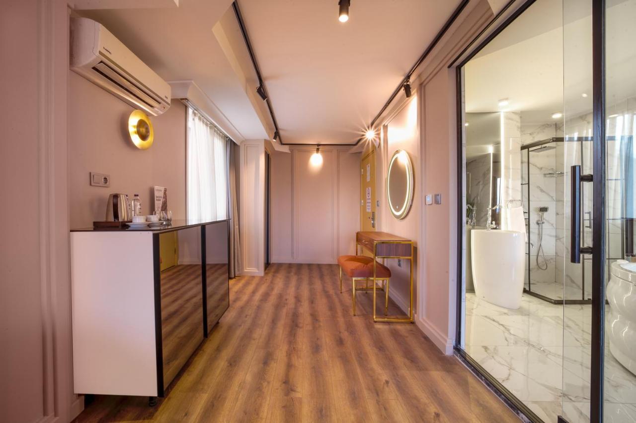 King Suite Spa Bath