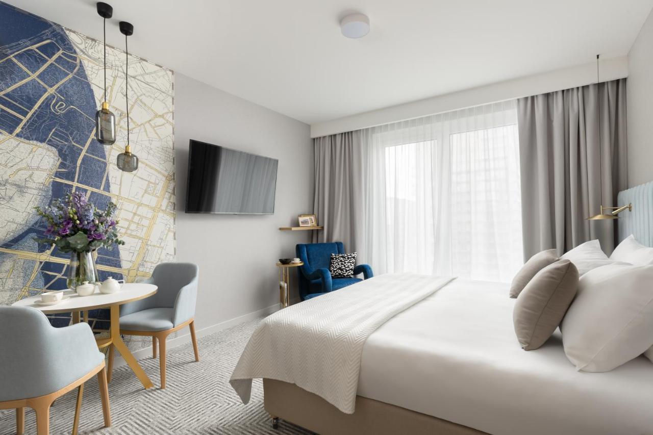 Standard Room 1 King Bed