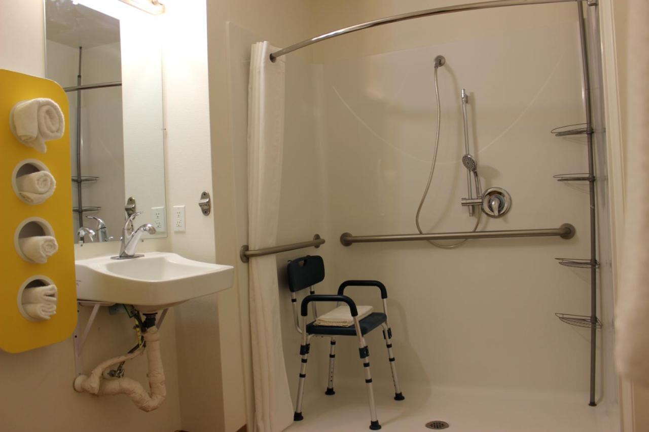 Queen Room - Disability Access - Non-Smoking