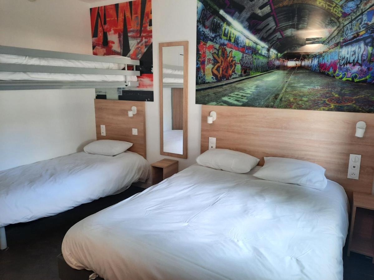 Chambre avec 1 Lit Double et 2 Lits Simples
