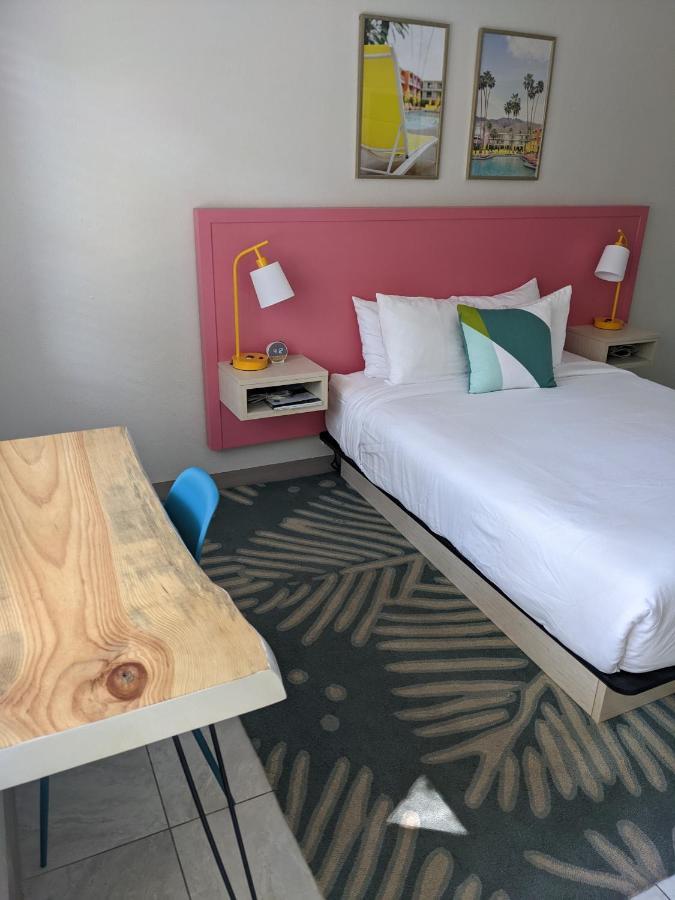 Deluxe Queen Room
