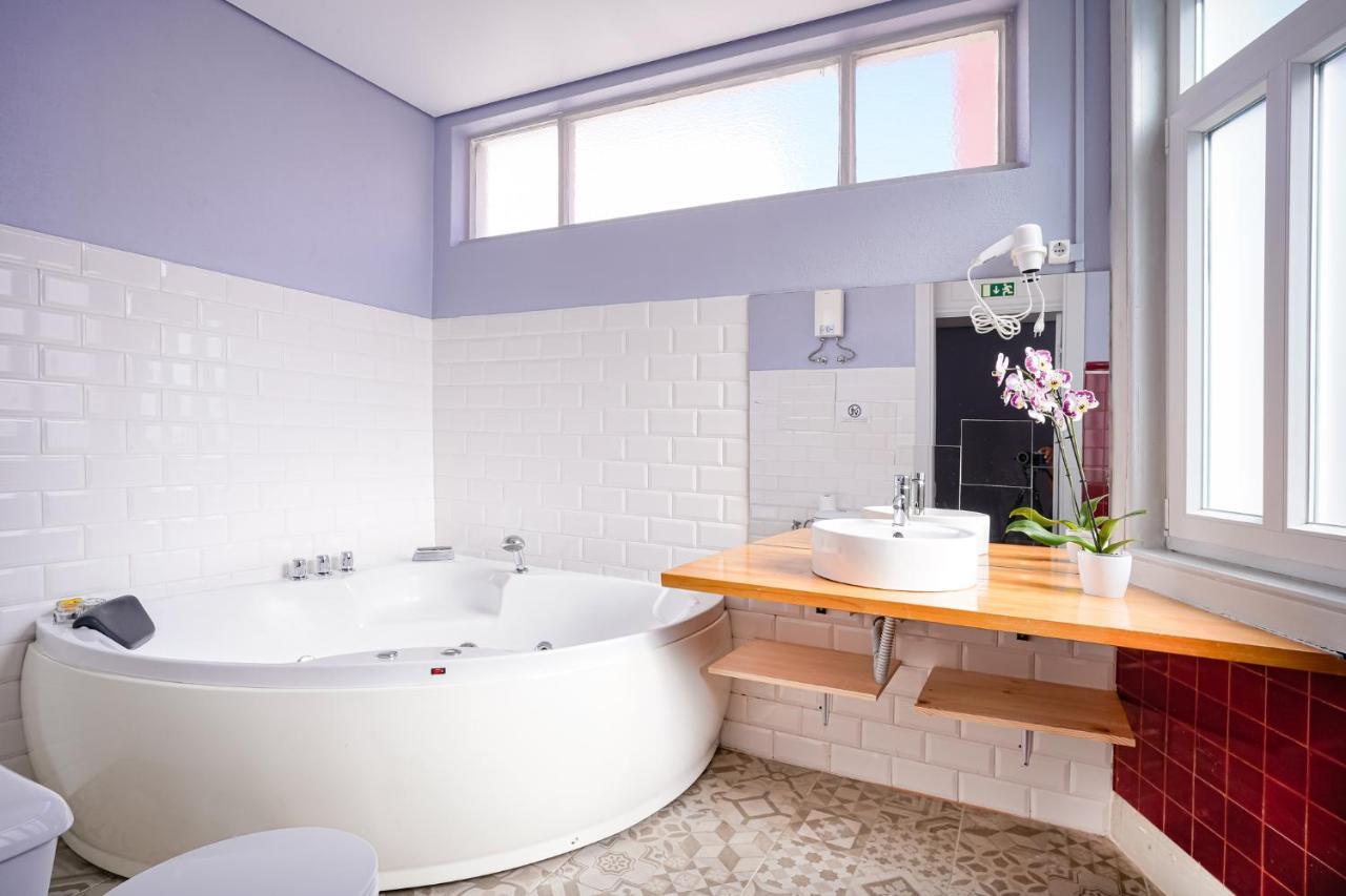 Deluxe Suite Spa Bath