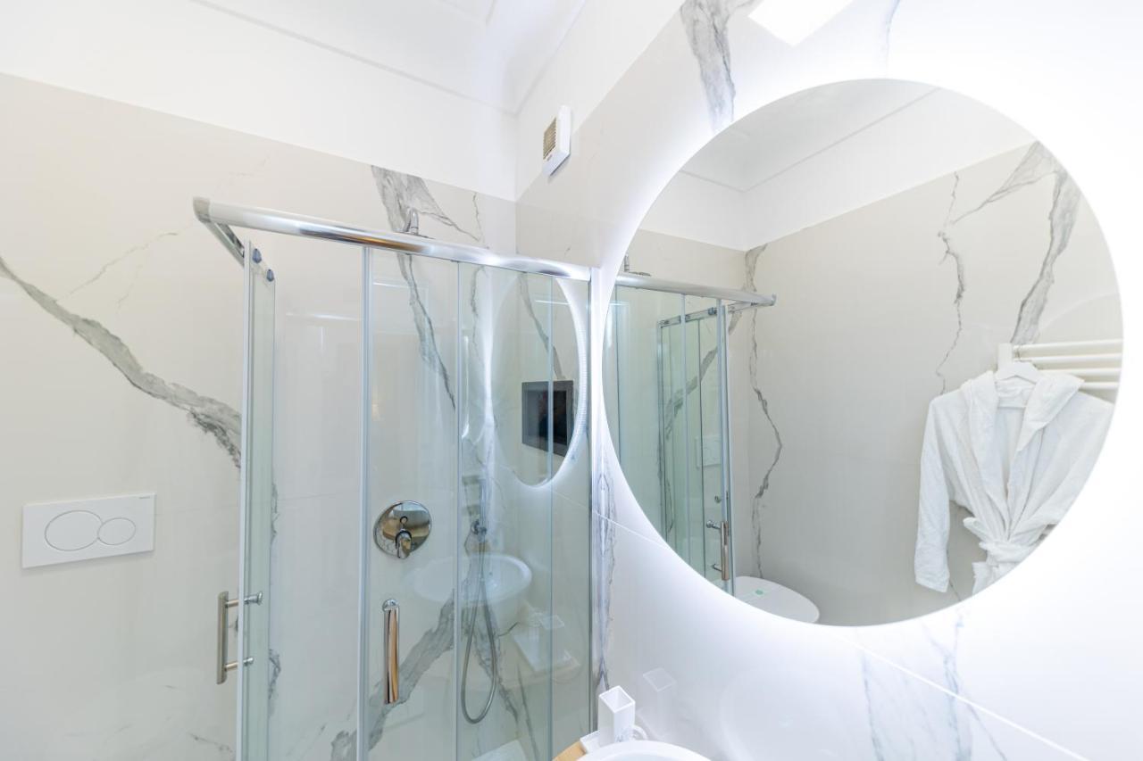 Deluxe Suite Spa Bath