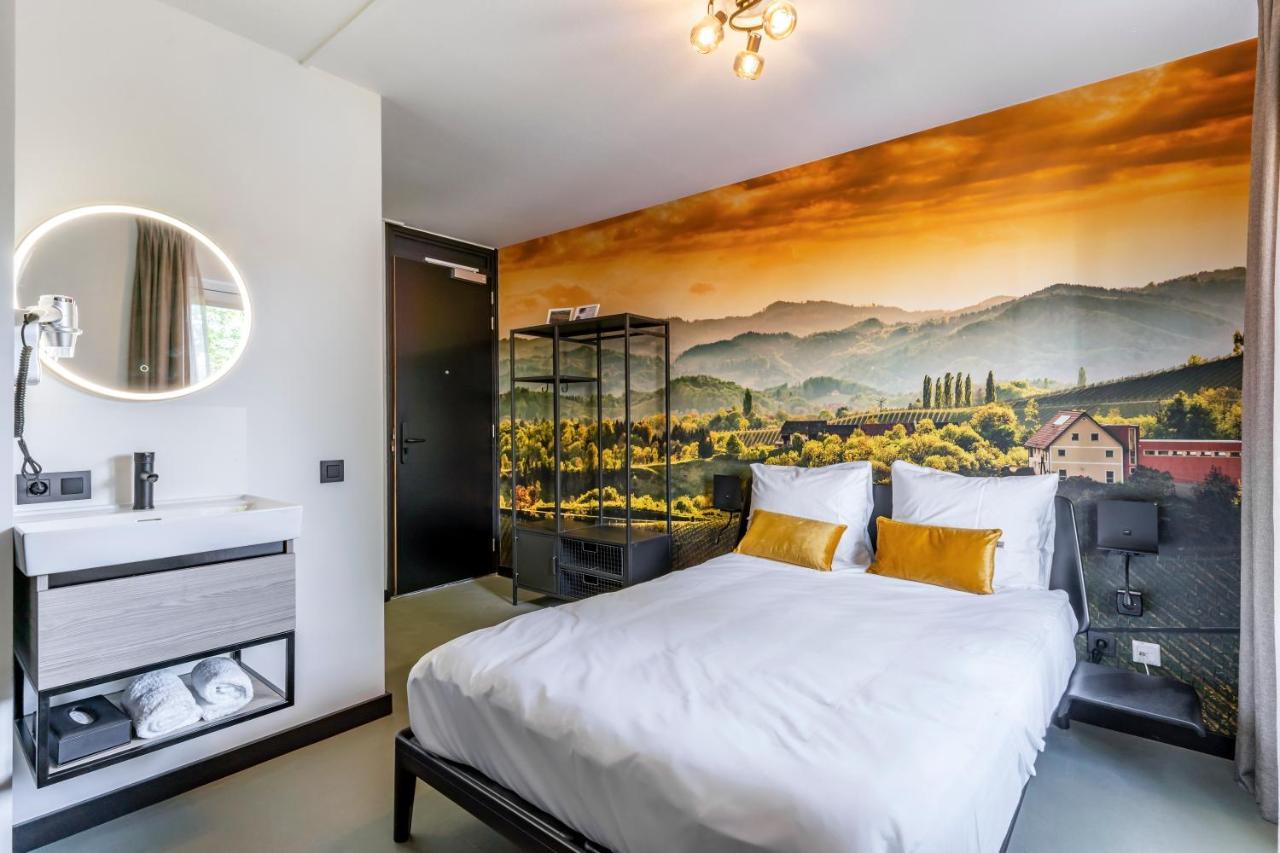 Small Room,1416894444:JPEG