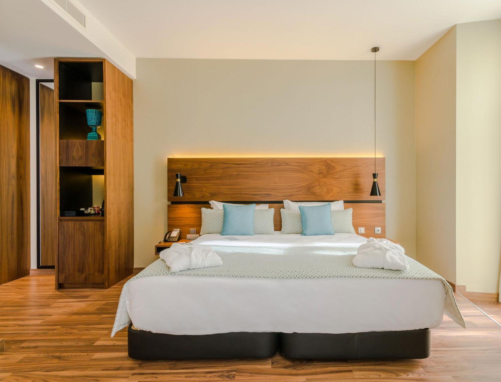 Corner Double Room