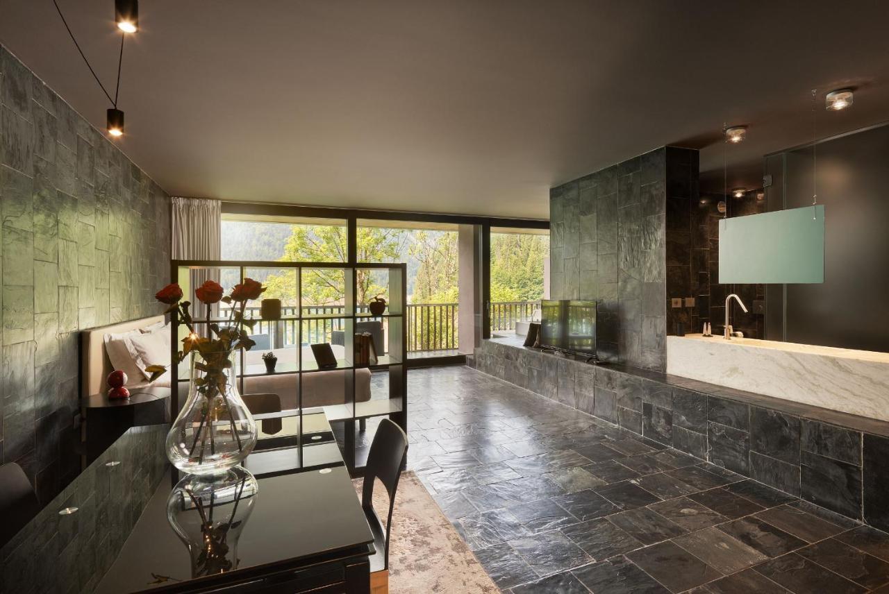 Deluxe Suite Spa Bath