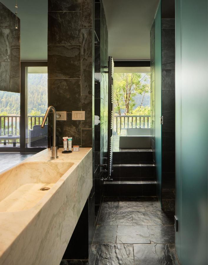 Deluxe Suite Spa Bath