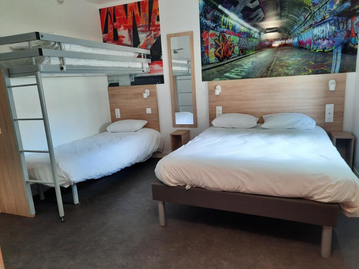 1 Double Bed 2 Single Beds