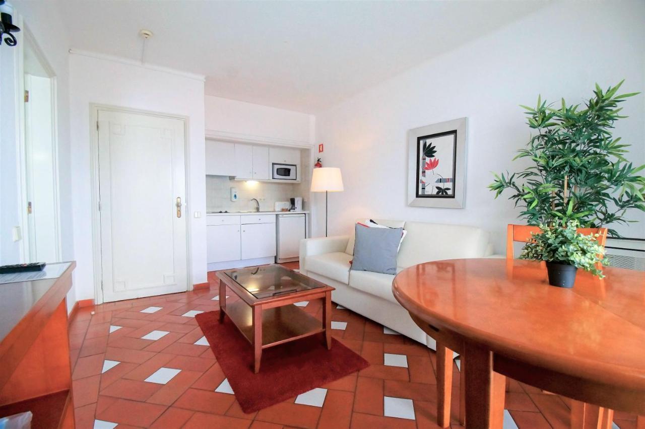 One-Bedroom Apartment Sea View