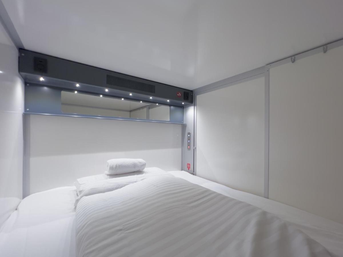 Private Capsule 8 Capsule Room