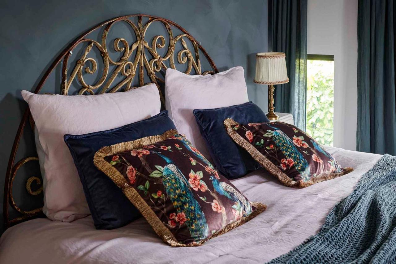 Queen Room Garden View