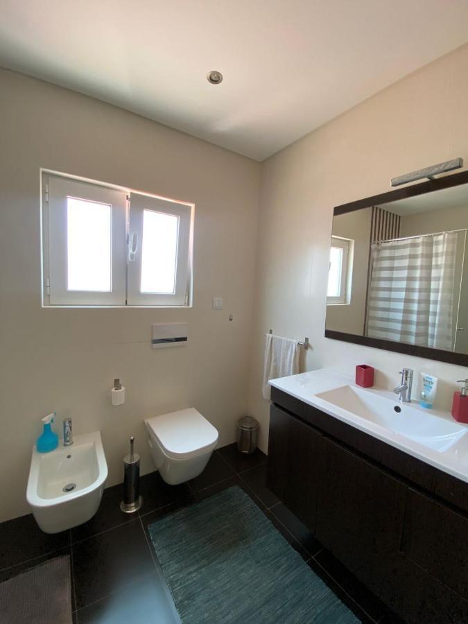 Quarto Duplo ou Twin Standard com Vista Mar e Casa de Banho Partilhada