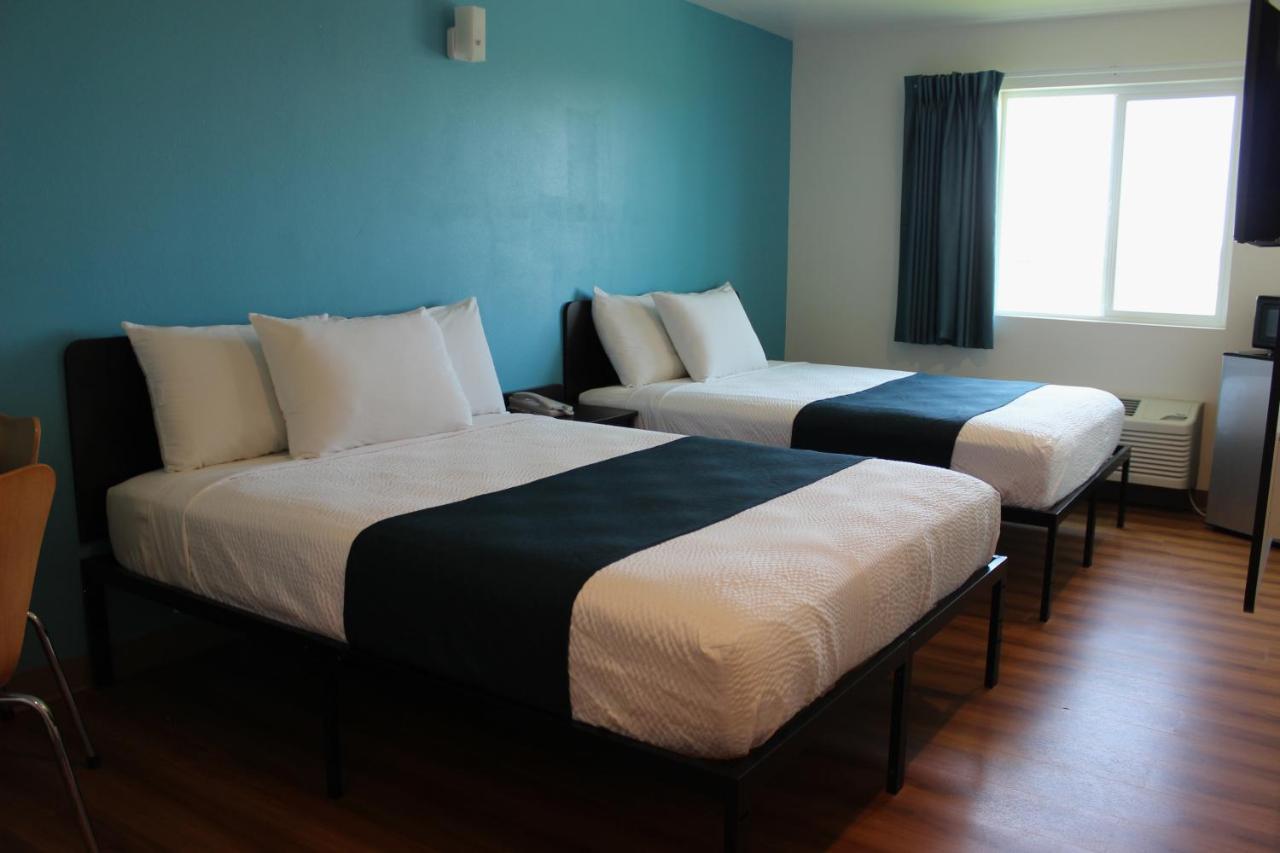 Queen Room Two Queen Beds Non-Smoking