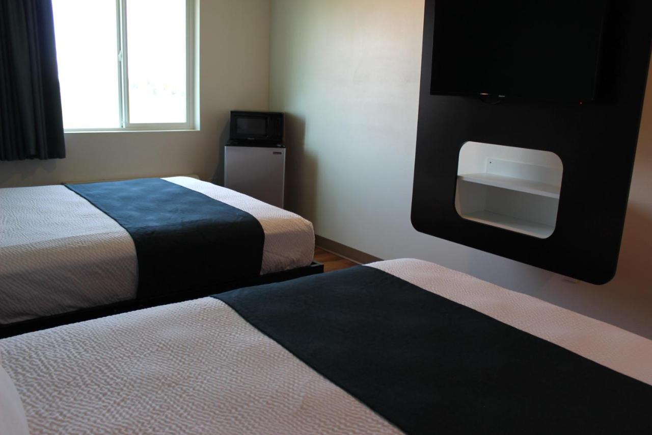 Queen Room Two Queen Beds Non-Smoking