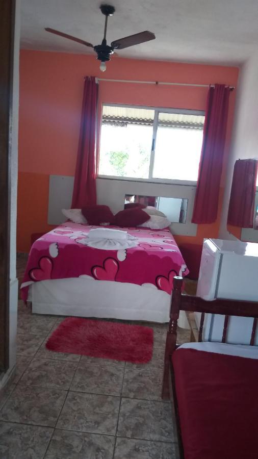 Quarto com Cama de Casal ou 2 de Solteiro e Vista da Piscina