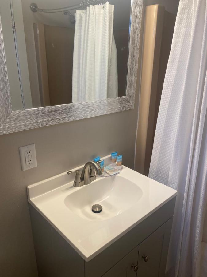 Oceanfront King Bed Private Hot Tub 1st floor