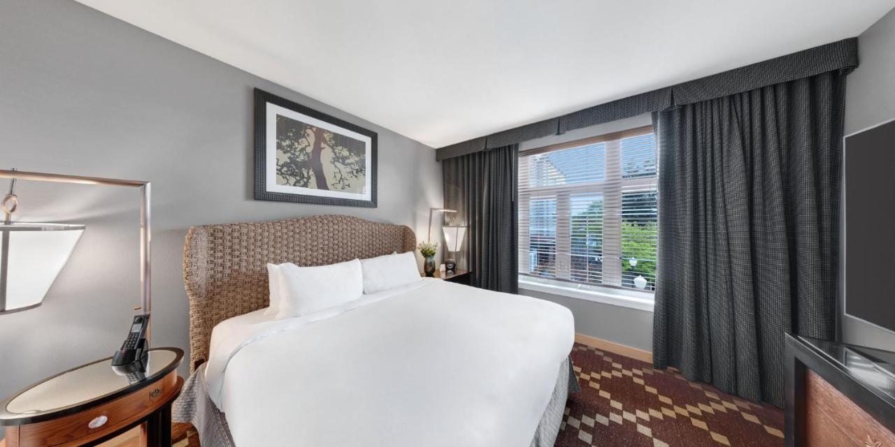 One-Bedroom Cottage with King Bed