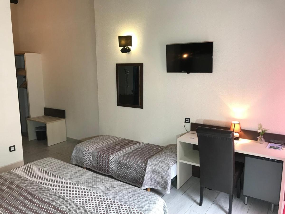 Triple Room Terrace heated swimming pool