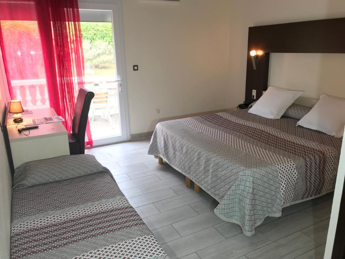 Triple Room Terrace heated swimming pool