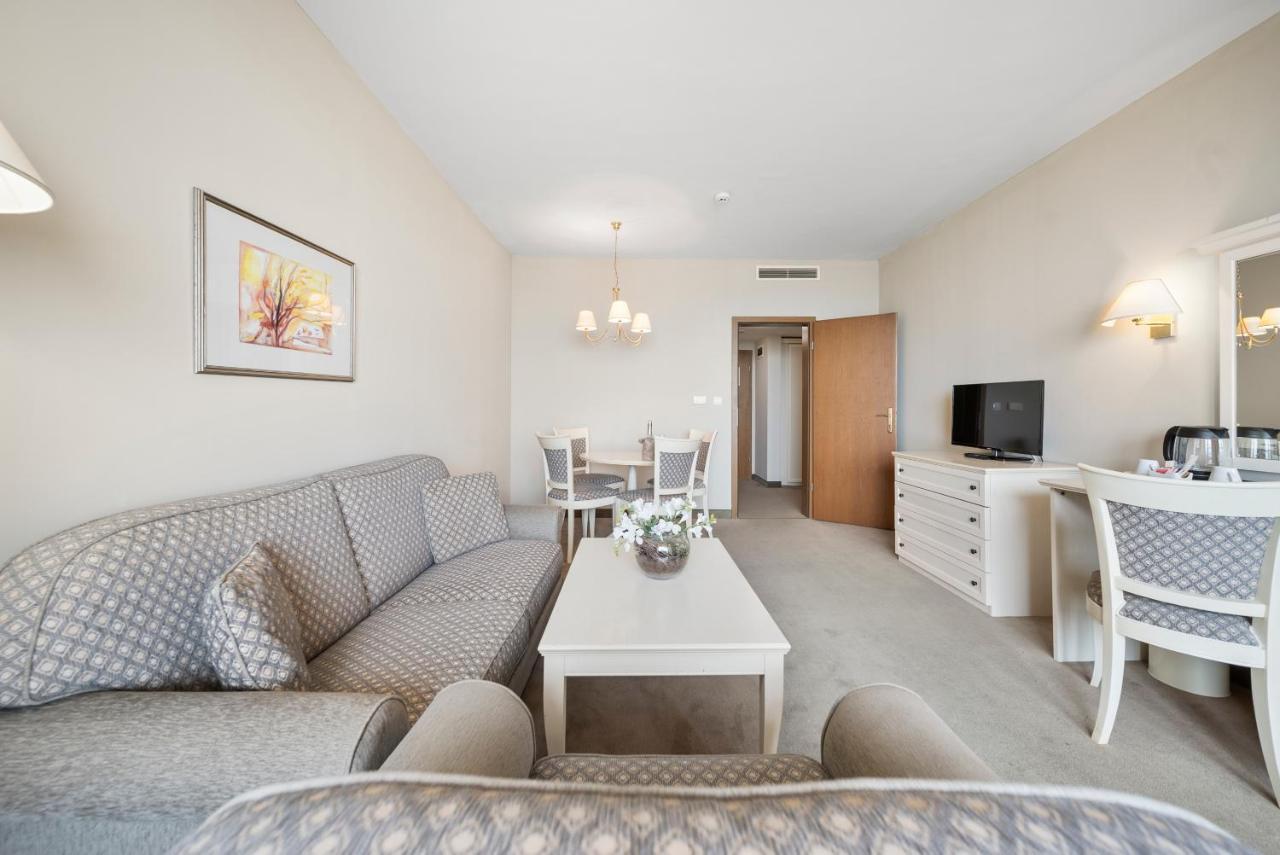 One-Bedroom Suite Balcony Sea View