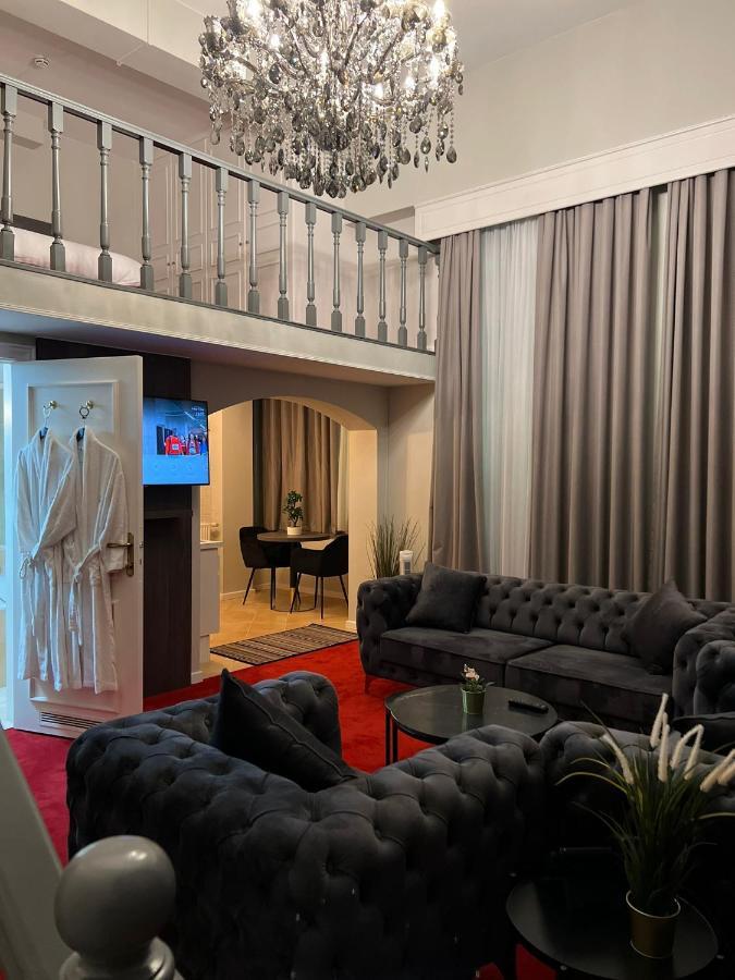 Suite Balcony,1289365969:JPEG